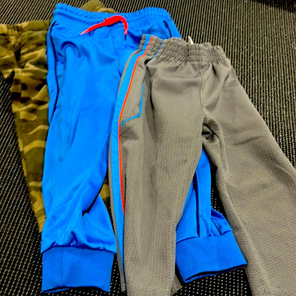 Bundle 3 piece sweat pants size 18 Month Baby Boy puma, h&m,Carter’s
